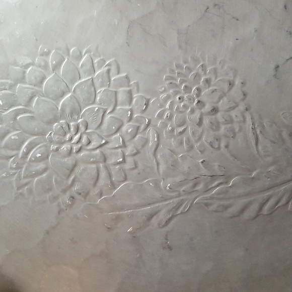 ROUND LARGE ALUMINUM TRAY W HANDLES W EMBOSSED CHRYSANTHEMUM NO STAMP - Picture 2 of 4